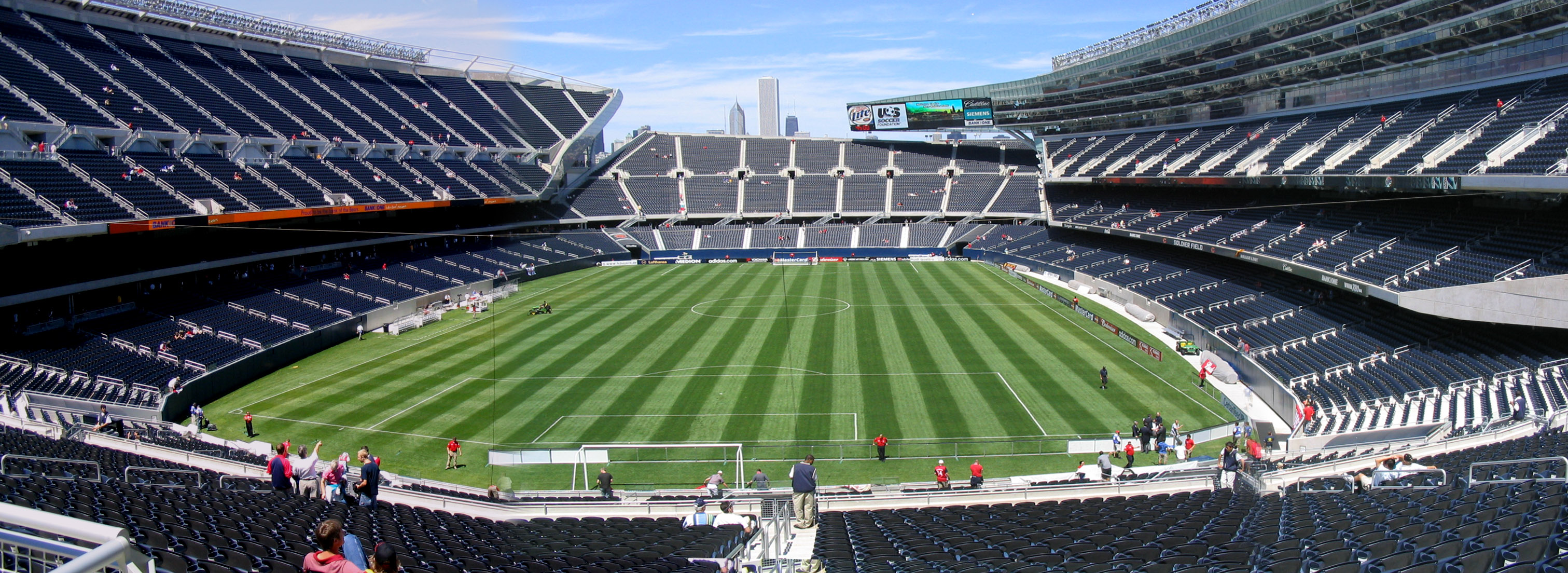 The_Refurbished_Soldier_Field.jpg