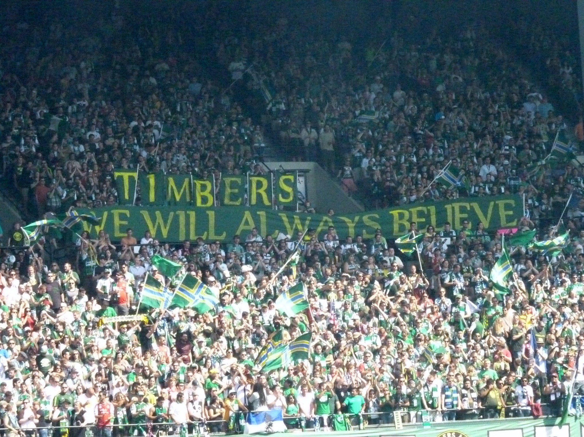 timbers-army-shows-love-for-their-sidejpg-b8a5e1686028fc95.jpg
