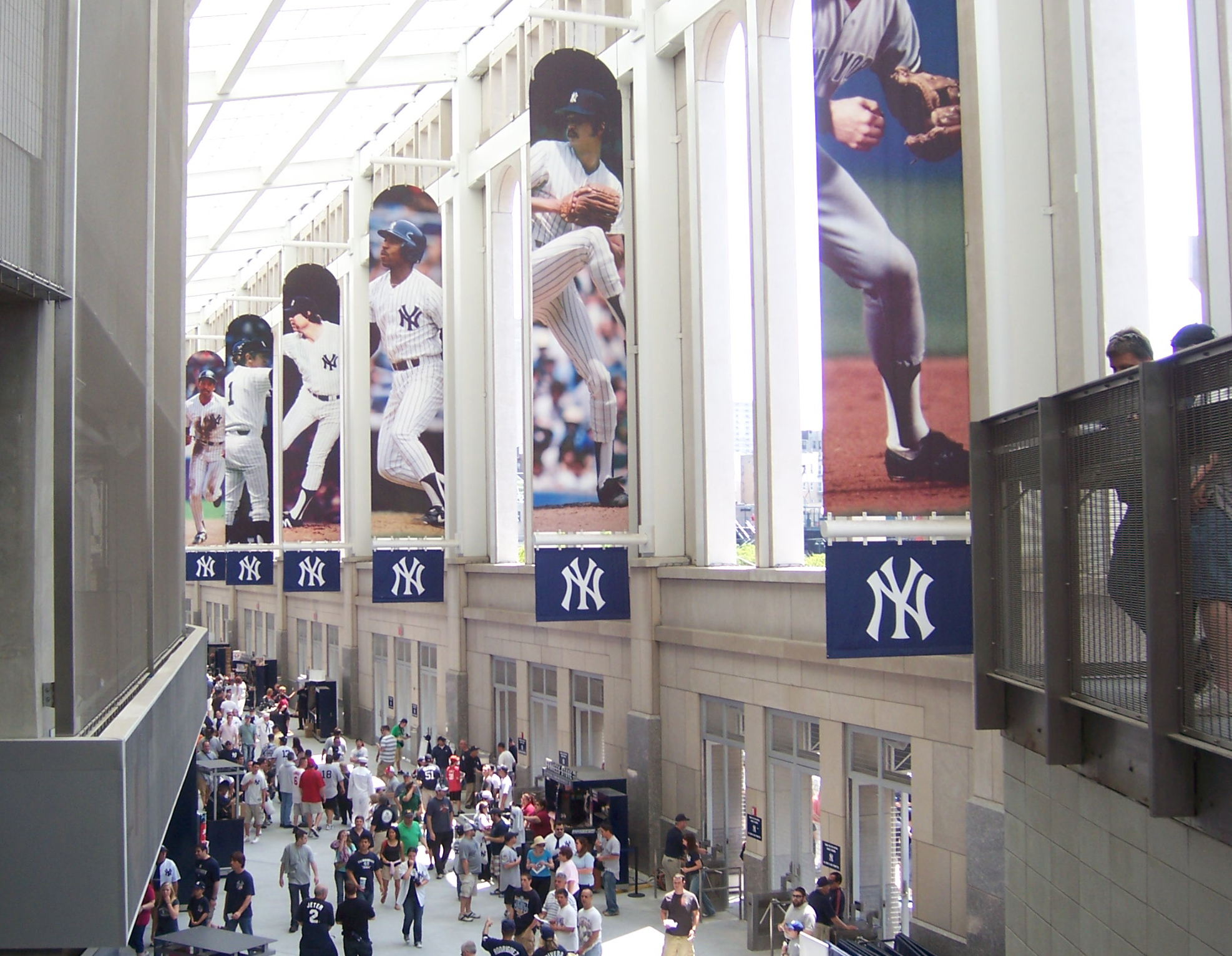 Yankee-stadium-great-hall2.jpg